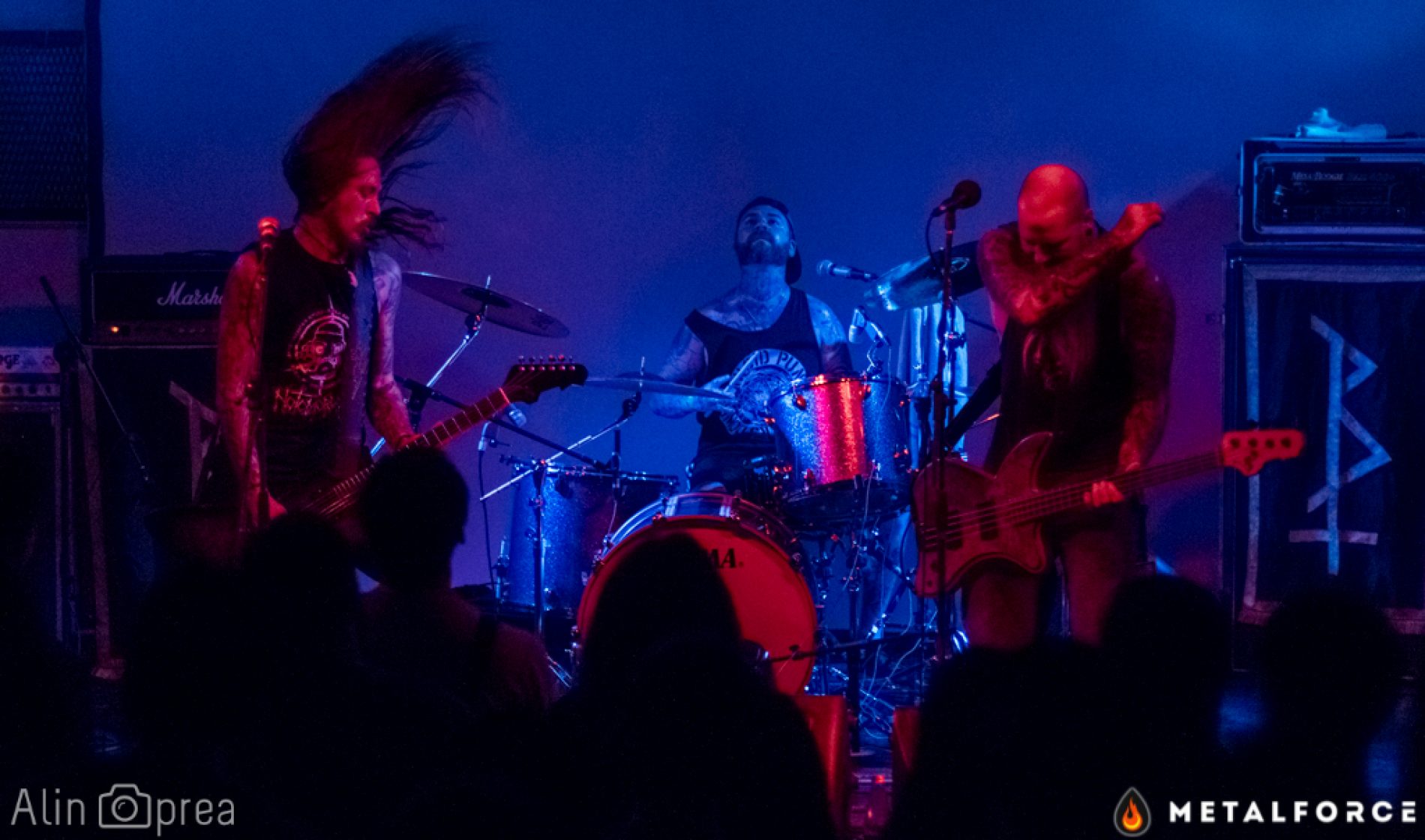 POZE cu Black Tusk si Roadkill Soda din club Control